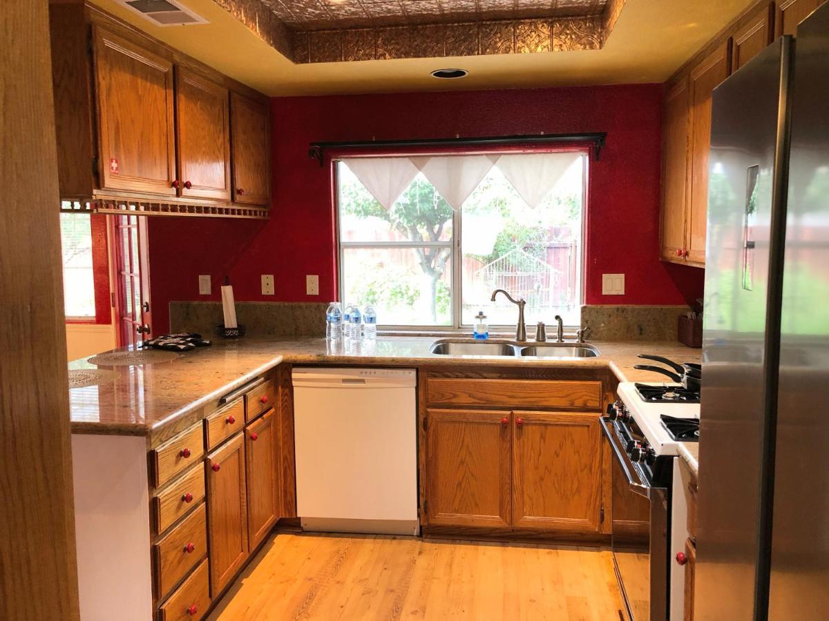 Vineyard Vista Suite With Tv And Private Bathroom Hemet Exterior photo